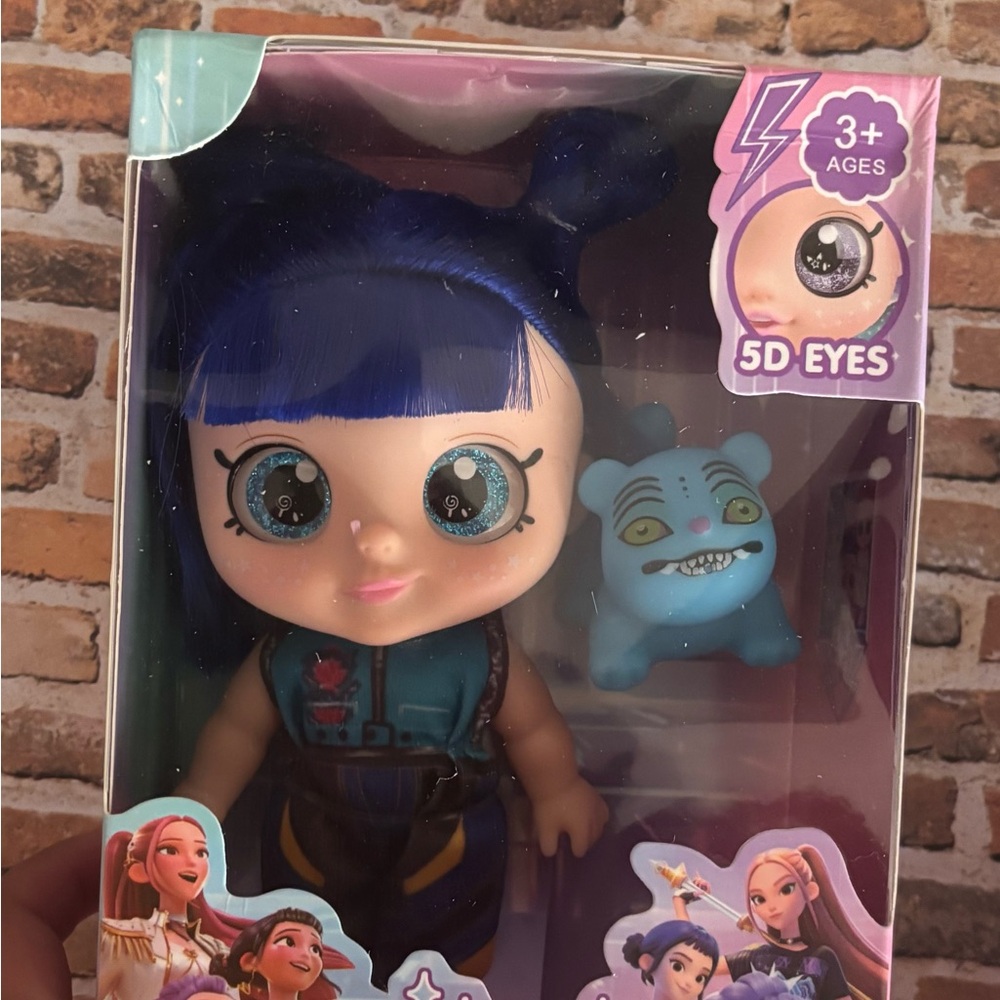 Demon hunters Zoey Blue-Haired Doll with Pet - Kids Toy